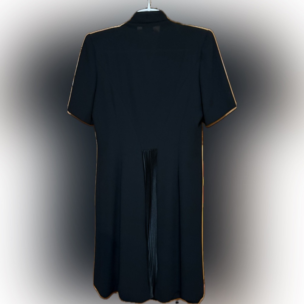 Stunning, Front Button Down Dress…🖤 - image 11